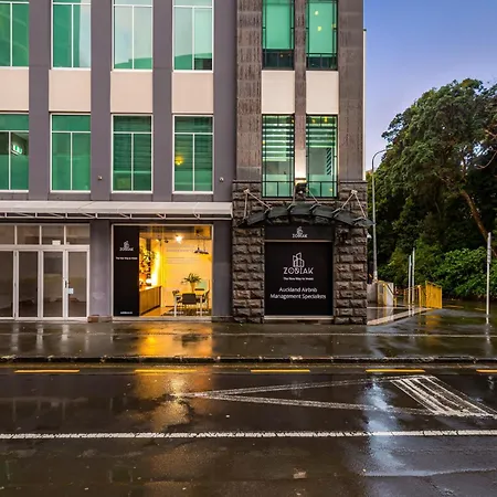 Stylish City Pad Near Sky Tower